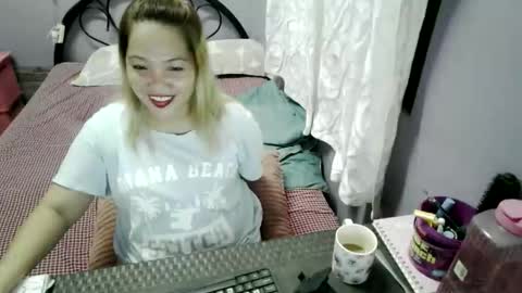 Snapshot of quelly40 chatting on 11.06.25 quelly40 online show from 11.06.25