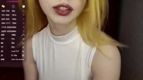 Snapshot of quennabrucker chatting on 07.31.26 Tate online show from 07.31.26