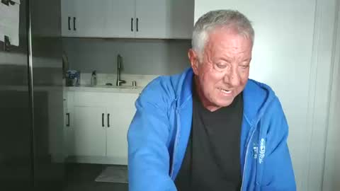 Snapshot of quest_one chatting on 10.19.25 Jim online show from 10.19.25