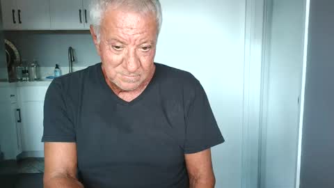 Snapshot of quest_one chatting on 10.28.25 Jim online show from 10.28.25