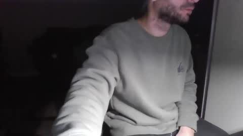 Snapshot of quinsanre chatting on 01.10.25 Bones online show from 01.10.25