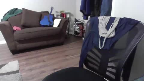 Snapshot of quinsanre chatting on 01.15.25 Bones online show from 01.15.25