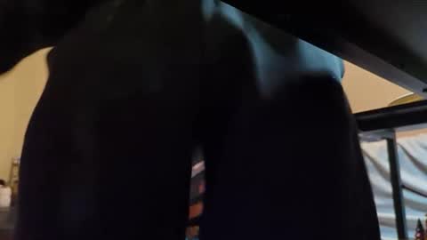 Snapshot of quinsanre chatting on 01.13.26 Bones online show from 01.13.26