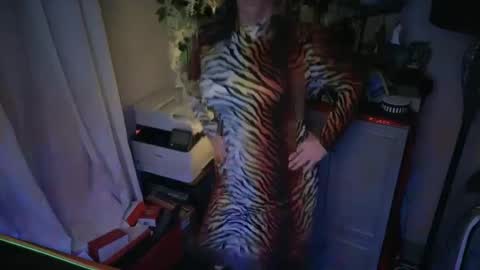 Snapshot of qweenviva chatting on 01.29.25 ViVaLuvLicious online show from 01.29.25