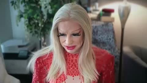 Snapshot of qweenviva chatting on 11.27.25 ViVaLuvLicious online show from 11.27.25