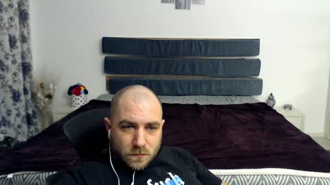 Snapshot of r0bila chatting on 01.29.25 R0bila online show from 01.29.25