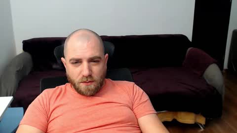 Snapshot of r0bila chatting on 11.23.25 R0bila online show from 11.23.25