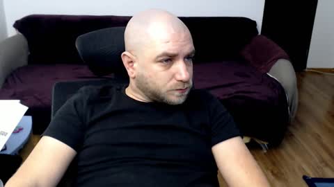 Snapshot of r0bila chatting on 12.13.25 R0bila online show from 12.13.25