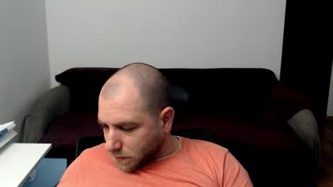 Snapshot of r0bila chatting on 12.19.25 R0bila online show from 12.19.25