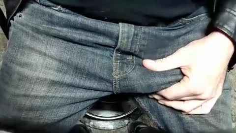 Snapshot of r27822204 chatting on 01.06.25 r2424 online show from 01.06.25