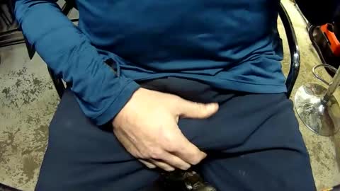 Snapshot of r27822204 chatting on 12.19.25 r2424 online show from 12.19.25