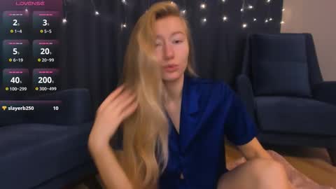 Snapshot of rachel_rut chatting on 11.22.25 Rachel online show from 11.22.25