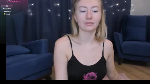 Snapshot of rachel_rut chatting on 12.23.25 Rachel online show from 12.23.25