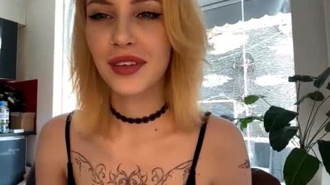 Snapshot of racheleflagiello chatting on 02.10.26 Lana online show from 02.10.26