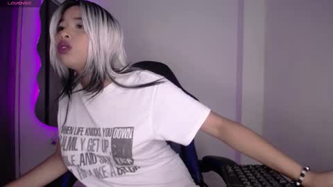 Snapshot of rachell_grey_ chatting on 12.02.25 Rachel online show from 12.02.25