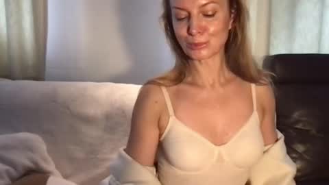 Snapshot of rachelldelicious chatting on 12.19.24 Rachel online show from 12.19.24