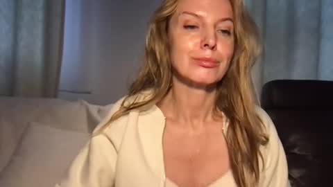 Snapshot of rachelldelicious chatting on 12.21.24 Rachel online show from 12.21.24