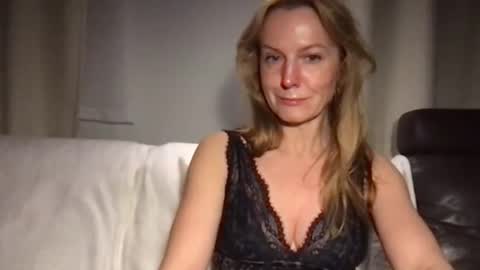 Snapshot of rachelldelicious chatting on 12.30.24 Rachel online show from 12.30.24