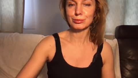 Snapshot of rachelldelicious chatting on 01.08.25 Rachel online show from 01.08.25