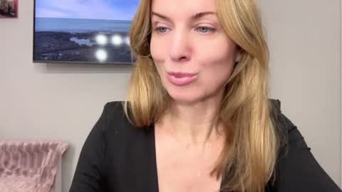 Snapshot of rachelldelicious chatting on 02.04.25 Rachel online show from 02.04.25