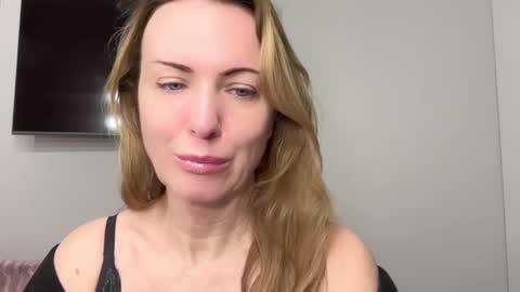 Snapshot of rachelldelicious chatting on 02.15.25 Rachel online show from 02.15.25