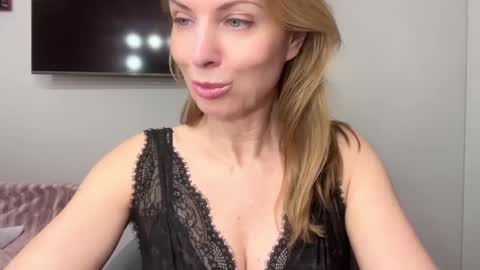 Snapshot of rachelldelicious chatting on 02.21.25 Rachel online show from 02.21.25