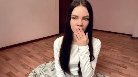 Snapshot of rachelpoisso chatting on 11.01.25 Rachel online show from 11.01.25