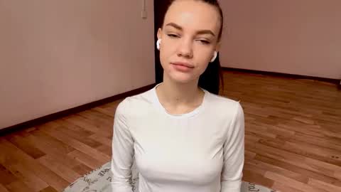 Snapshot of rachelpoisso chatting on 11.06.25 Rachel online show from 11.06.25