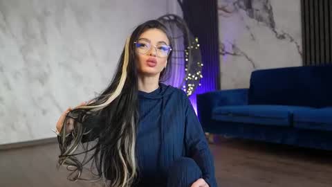 Snapshot of rachelravee chatting on 03.26.26 Ann online show from 03.26.26