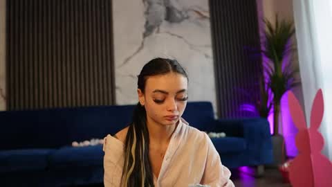 Snapshot of rachelravee chatting on 04.06.26 Ann online show from 04.06.26