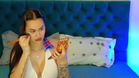 Snapshot of raeeamber_ chatting on 12.21.25 sweet peach online show from 12.21.25