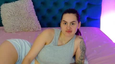 Snapshot of raeeamber_ chatting on 01.14.26 sweet peach online show from 01.14.26