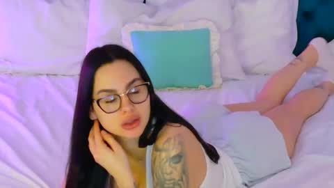 Snapshot of raeeamber_ chatting on 02.16.26 sweet peach online show from 02.16.26