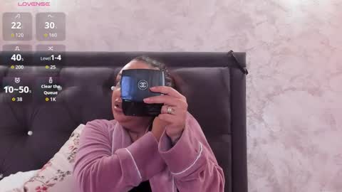 Snapshot of raelledarkstar chatting on 11.26.25 raelledarkstar online show from 11.26.25