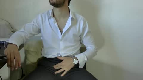 Snapshot of rafaelssk chatting on 12.18.24 elenacam online show from 12.18.24