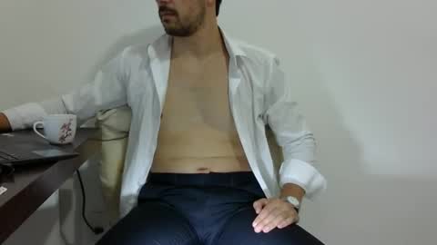 Snapshot of rafaelssk chatting on 03.05.25 elenacam online show from 03.05.25