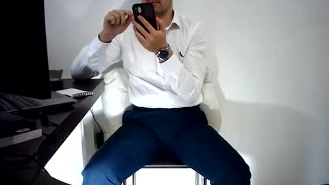 Snapshot of rafaelssk chatting on 05.20.26 elenacam online show from 05.20.26