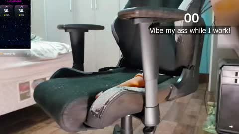 Snapshot of rafaslave chatting on 11.29.25 Rafa Slave online show from 11.29.25