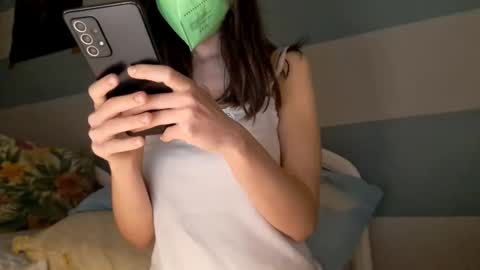 Snapshot of ragazabella chatting on 11.08.25 Bella online show from 11.08.25