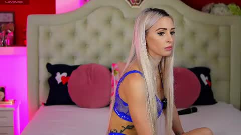 Snapshot of ragazzabellaa chatting on 06.17.26 Monica online show from 06.17.26