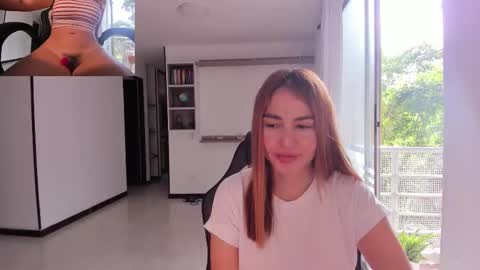 Snapshot of rainbow_jenny chatting on 11.14.25 Jennyindependent model . online show from 11.14.25