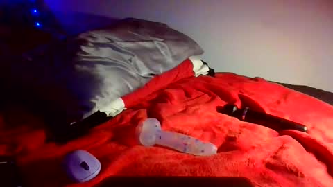 Snapshot of rains_world chatting on 02.13.26 Opal Rainbow online show from 02.13.26