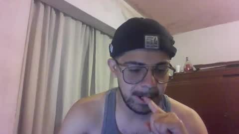 Snapshot of ralphillips25 chatting on 12.19.25 ralphillips25 online show from 12.19.25