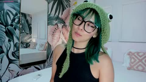 Snapshot of ramonaa_gold chatting on 11.28.25 Ramona online show from 11.28.25