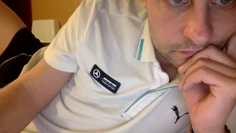 Snapshot of randobad12 chatting on 12.14.25 randobad12 online show from 12.14.25