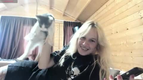 Snapshot of rapunzel_cute chatting on 09.26.25 Rapunzel online show from 09.26.25