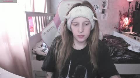 Snapshot of rapunzel_cute chatting on 04.15.26 Rapunzel online show from 04.15.26