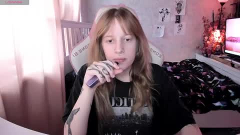 Snapshot of rapunzel_cute chatting on 04.23.26 Rapunzel online show from 04.23.26