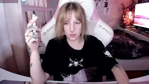 Snapshot of rapunzel_cute chatting on 05.25.26 Rapunzel online show from 05.25.26