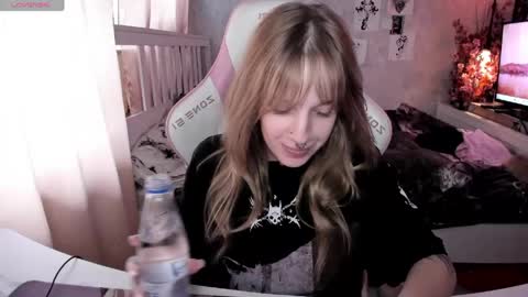 Snapshot of rapunzel_cute chatting on 05.27.26 Rapunzel online show from 05.27.26